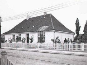 Kristian Zahrtmanns villa 'Casa d'Antino'. Opført i 1912 efter tegninger af arkitekt Hans Koch (1873-1922). Præmieret af Frederiksberg Kommune i 1913.jpg